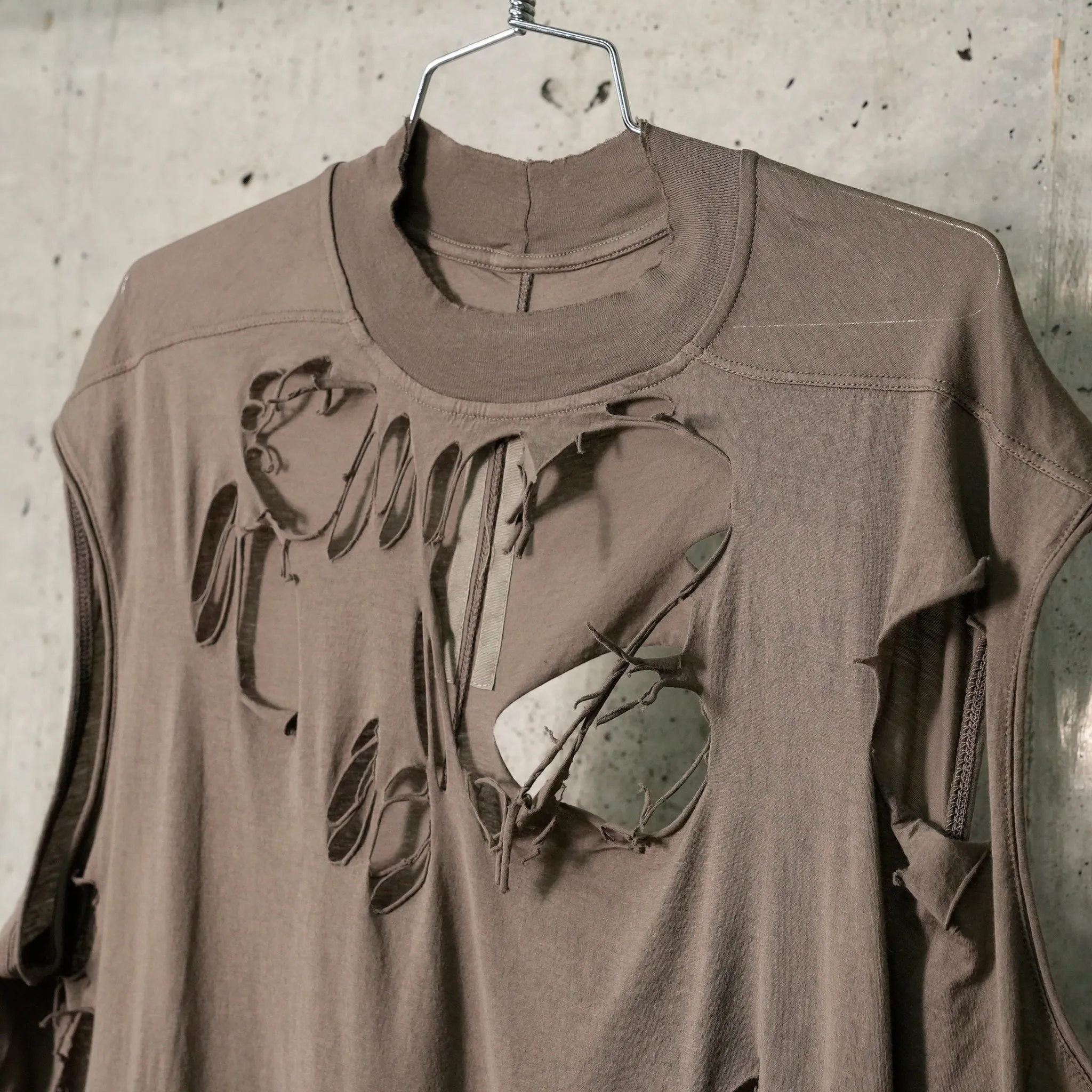 TARP T / 34:DUST